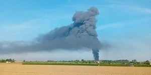 Incendio in un’azienda di plastica nel ferrarese