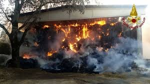 Incendio nel fienile dell’azienda Hombre a Modena